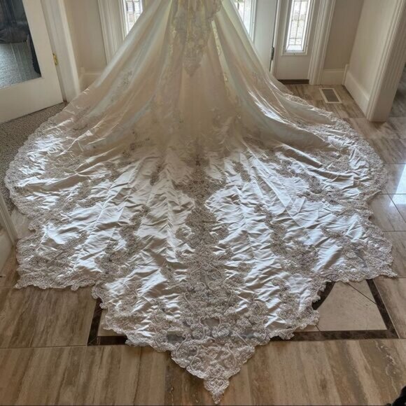 Vintage Triple Cathedral Wedding Dress - Picture 13 of 16